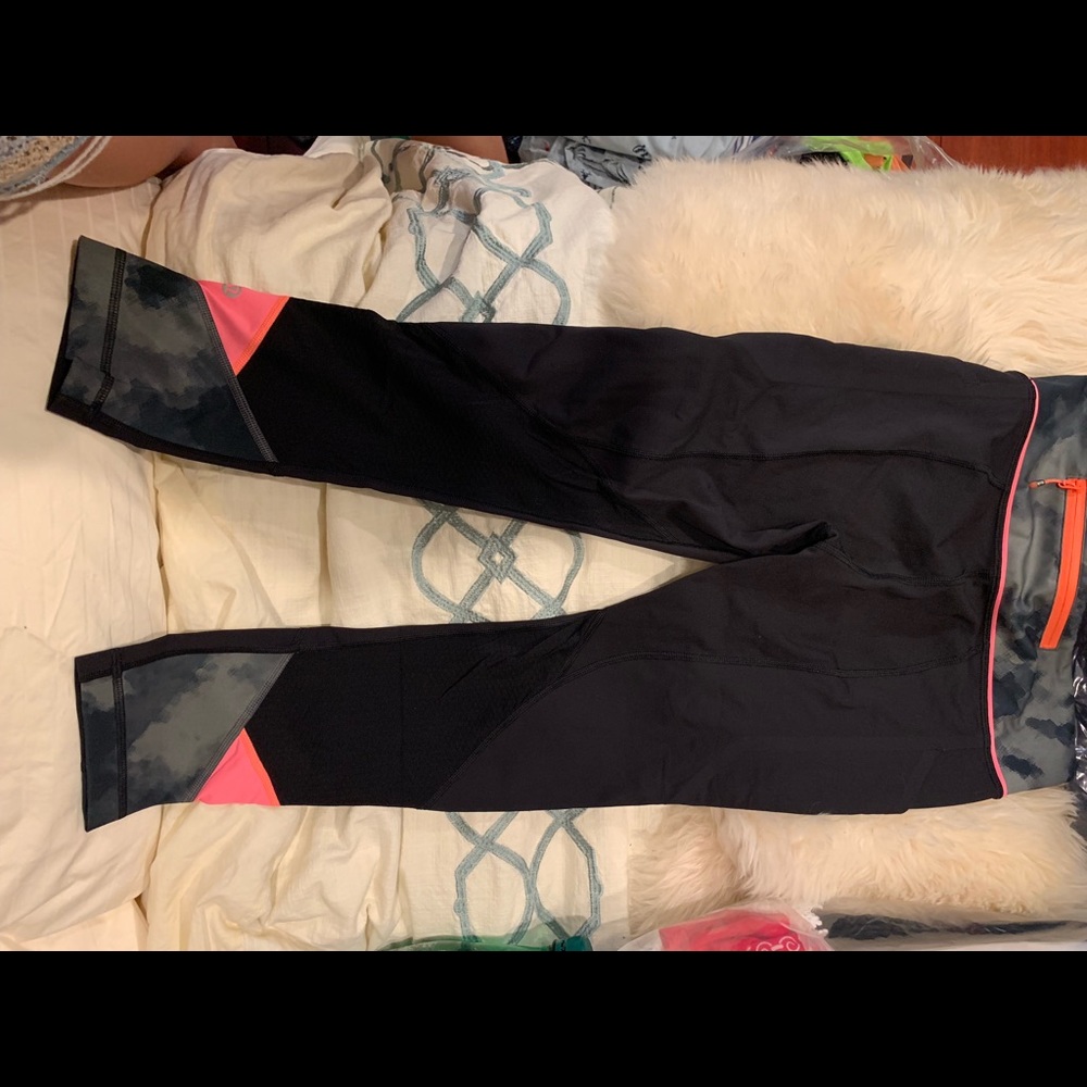 Lululemon Wonder Under Crop black/orange/grey